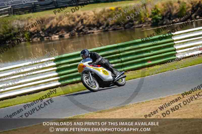Vintage motorcycle club;eventdigitalimages;mallory park;mallory park trackday photographs;no limits trackdays;peter wileman photography;trackday digital images;trackday photos;vmcc festival 1000 bikes photographs
